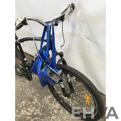 Fuji Crosstown 8 Speed Hybrid Bike