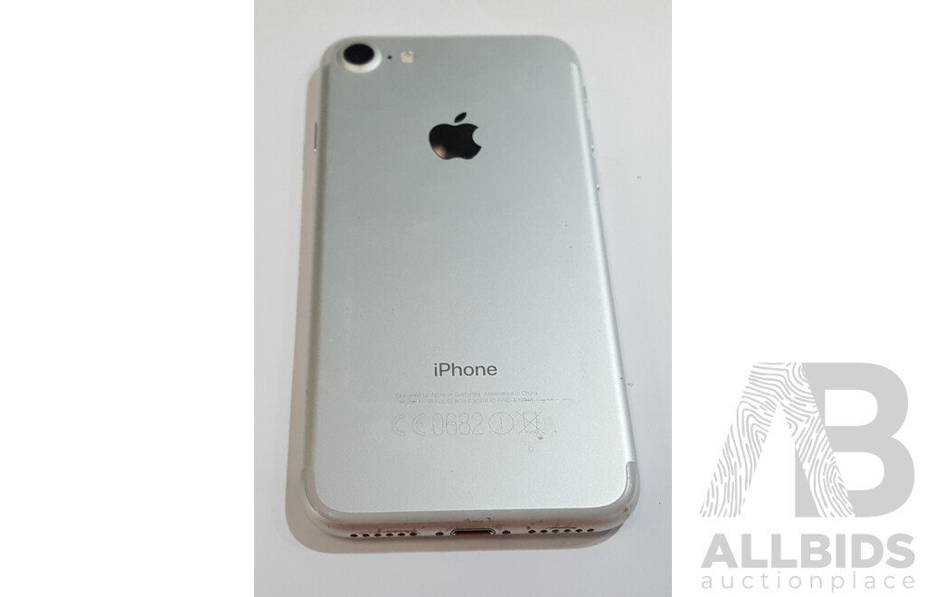 Apple (A1778) 4.7-Inch 32GB LTE iPhone 7