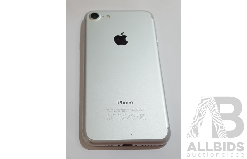 Apple (A1778) 4.7-Inch 32GB LTE iPhone 7