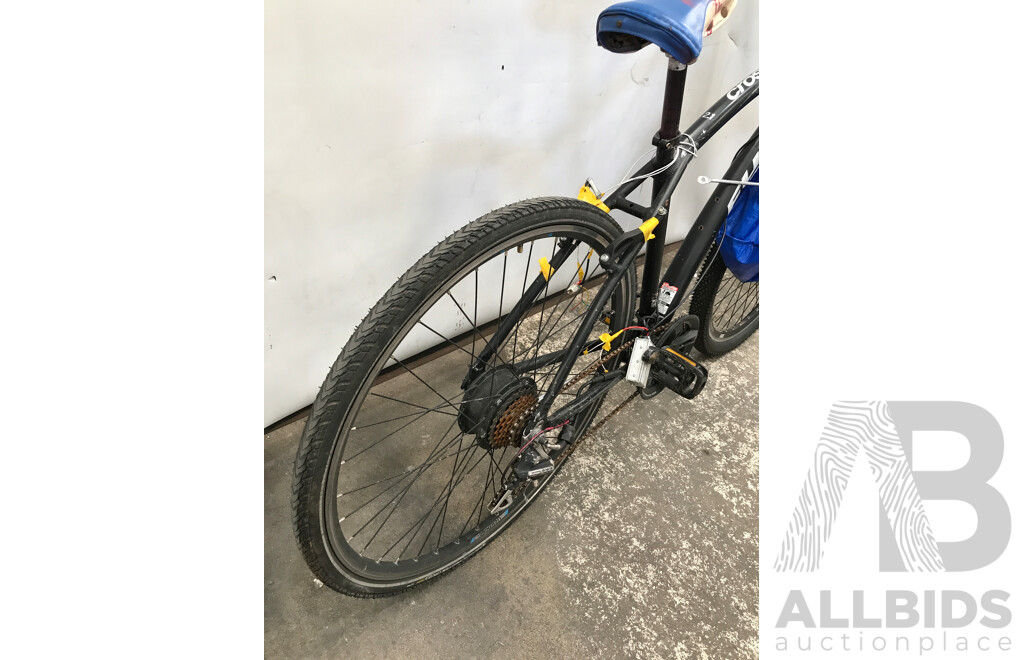 Fuji Crosstown 8 Speed Hybrid Bike