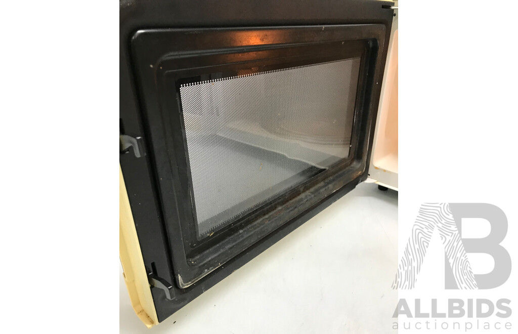 Sharp Carousel Sensor 1100 Watt Microwave Oven