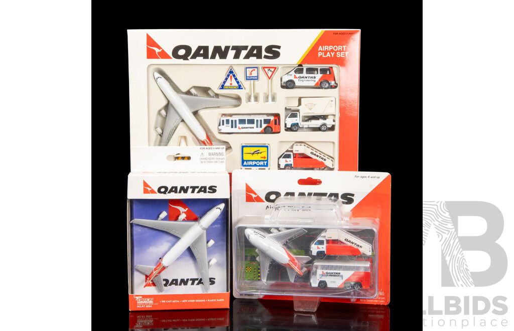 Boxed Qantas Diecast and Plastic Airport Play Sets