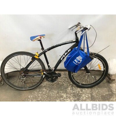 Fuji Crosstown 8 Speed Hybrid Bike