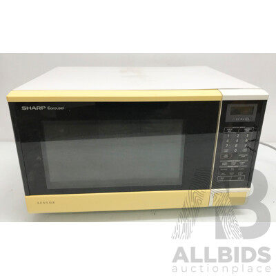 Sharp Carousel Sensor 1100 Watt Microwave Oven