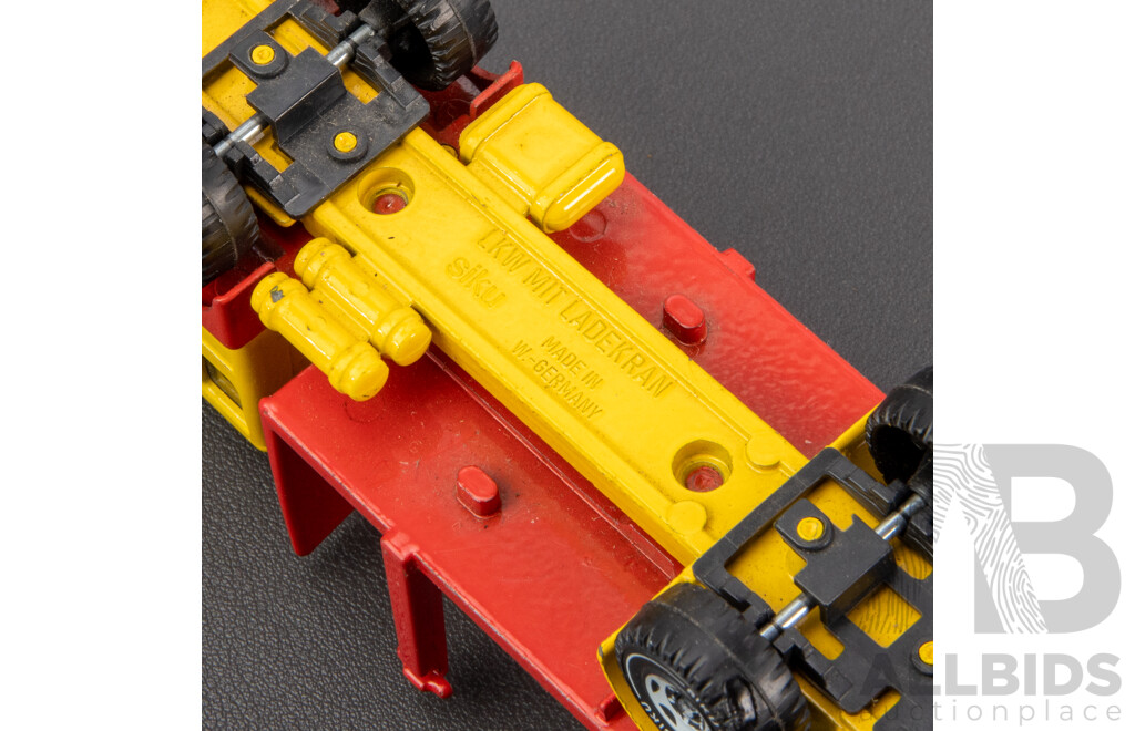 Collection of Diecast Matchbox, Siku and Dinky Trucks and Construction Vehicles