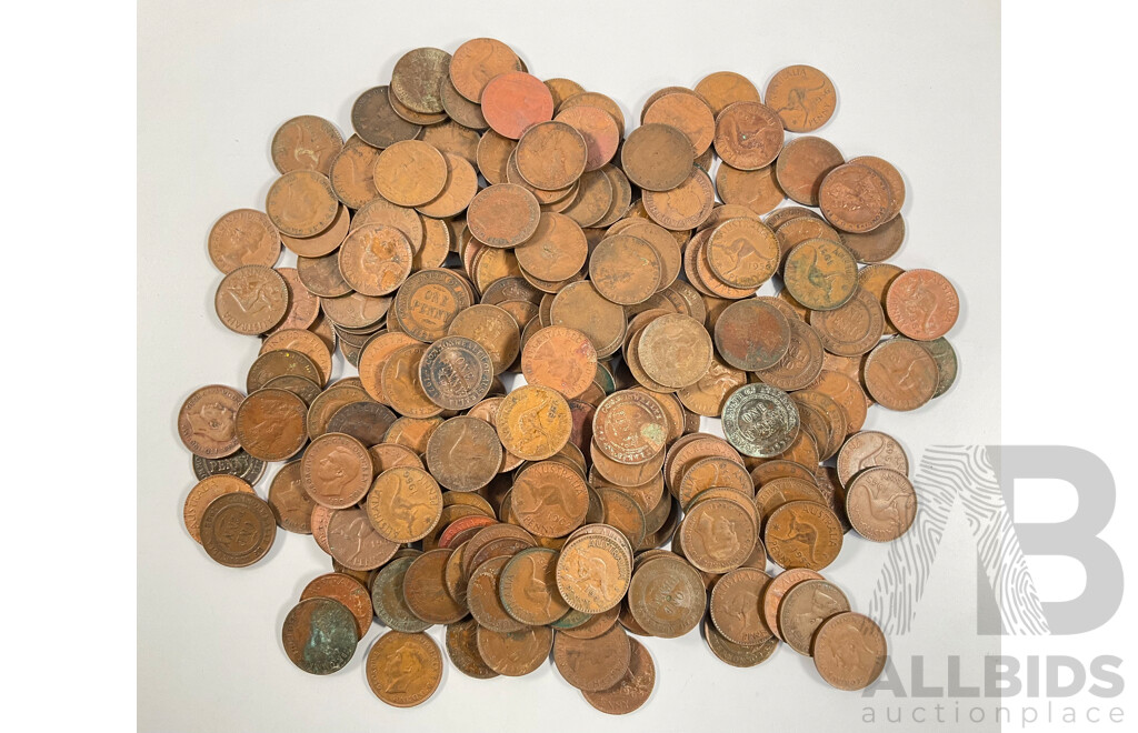 Collection of Australian Pennies and Half Pennies, Examples Spanning 1911 to 1964 - Approximately 2.2 Kilograms