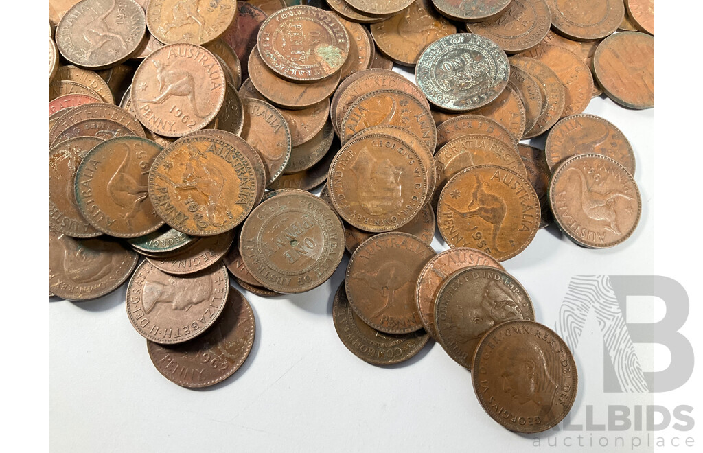 Collection of Australian Pennies and Half Pennies, Examples Spanning 1911 to 1964 - Approximately 2.2 Kilograms