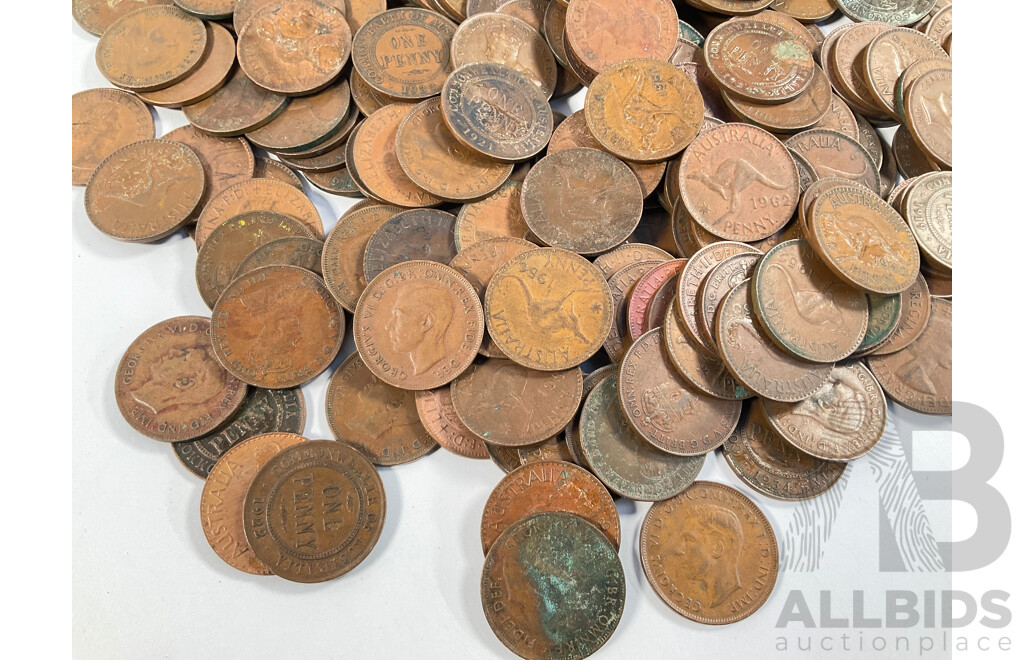 Collection of Australian Pennies and Half Pennies, Examples Spanning 1911 to 1964 - Approximately 2.2 Kilograms
