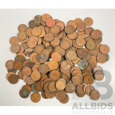Collection of Australian Pennies and Half Pennies, Examples Spanning 1911 to 1964 - Approximately 2.2 Kilograms