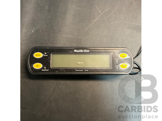 1661887 · Reptile One Electronic Temperature Controller 46614