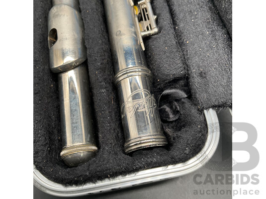 1661882 · HUXLEY  Flute