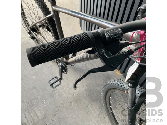 1661118 · Giant Talon Size L (29'') Bike