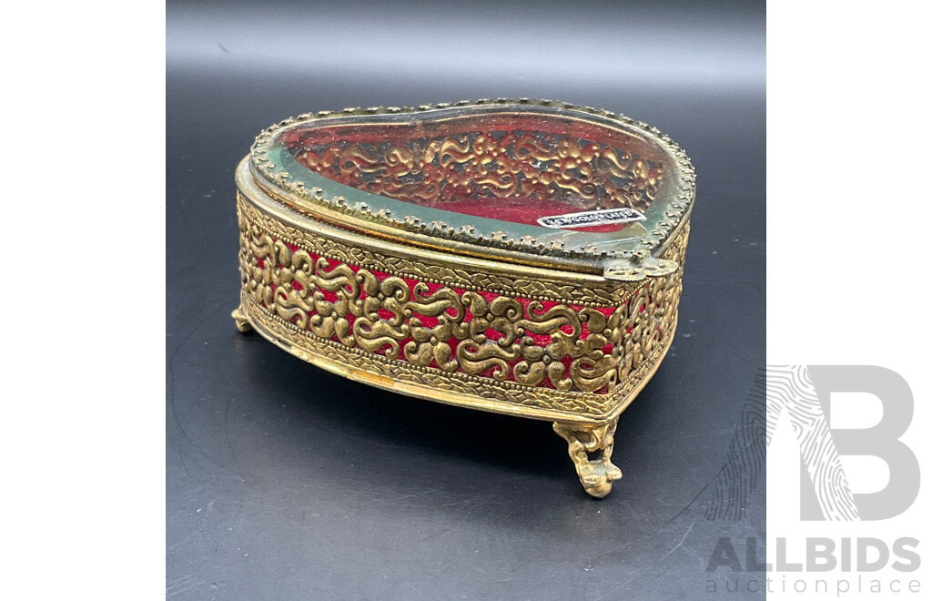 Vintage STYLEBUILT FRAME CO. N.Y. Heart Shaped Filigree Jewellery Box