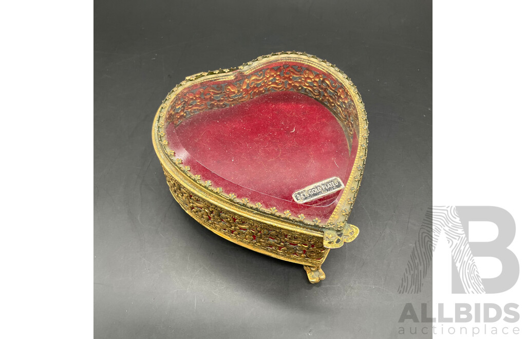 Vintage STYLEBUILT FRAME CO. N.Y. Heart Shaped Filigree Jewellery Box