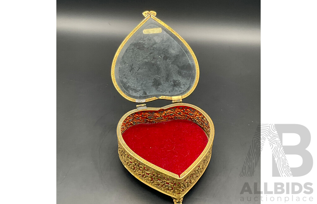 Vintage STYLEBUILT FRAME CO. N.Y. Heart Shaped Filigree Jewellery Box