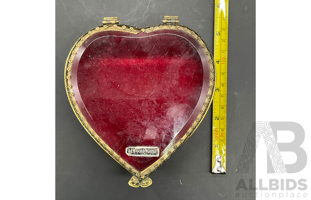 Vintage STYLEBUILT FRAME CO. N.Y. Heart Shaped Filigree Jewellery Box