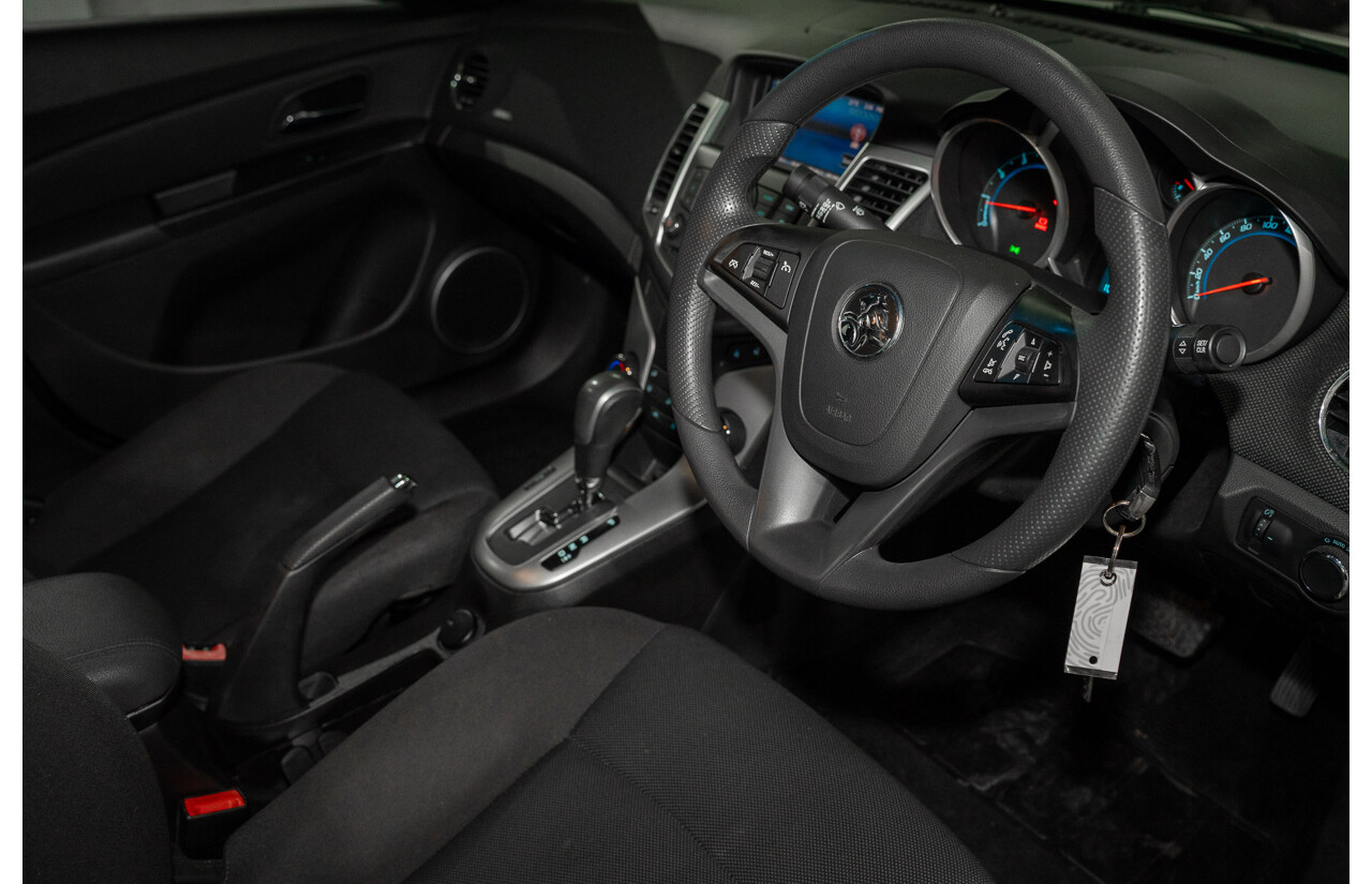 03/2015 Holden Cruze EQUIPE FWD JH MY15 4D Sedan White 1.8L