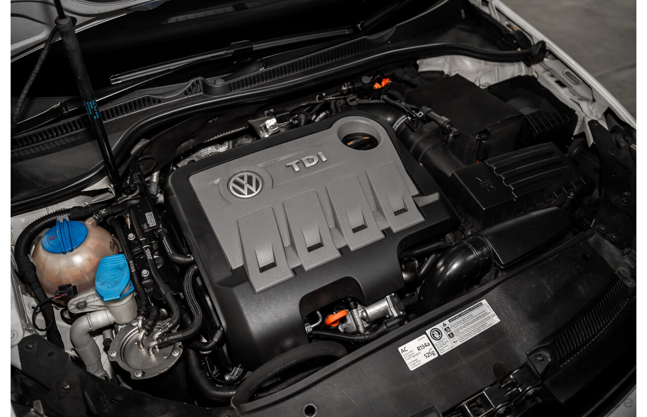 06/2011 Volkswagen Golf 103 TDI Comfortline (FWD) 1K MY11 5D Hatchback White Turbo Diesel 2.0L