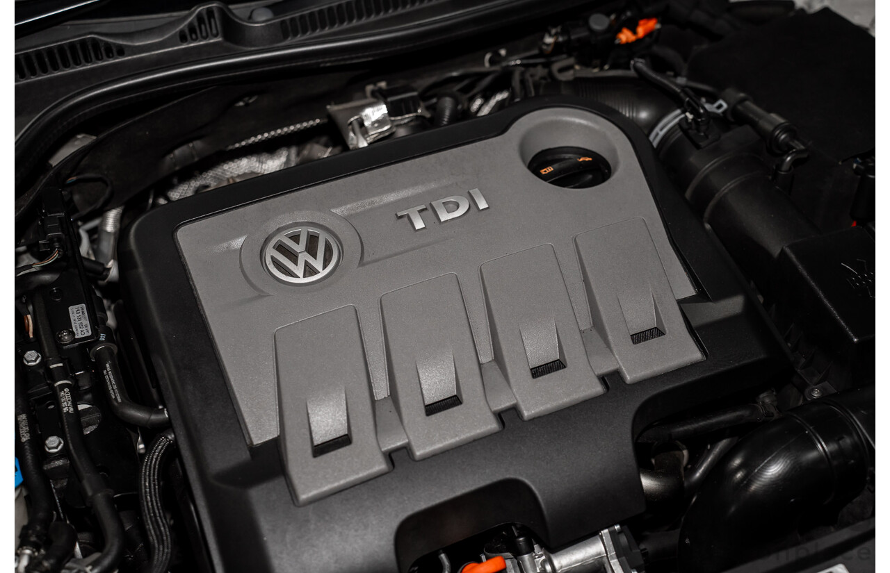 06/2011 Volkswagen Golf 103 TDI Comfortline (FWD) 1K MY11 5D Hatchback White Turbo Diesel 2.0L