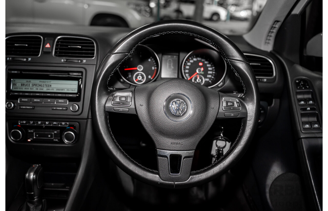 06/2011 Volkswagen Golf 103 TDI Comfortline (FWD) 1K MY11 5D Hatchback White Turbo Diesel 2.0L