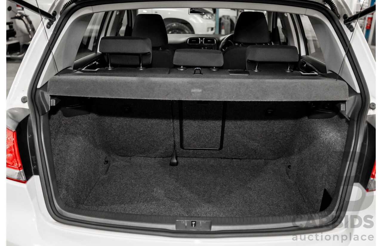 06/2011 Volkswagen Golf 103 TDI Comfortline (FWD) 1K MY11 5D Hatchback White Turbo Diesel 2.0L