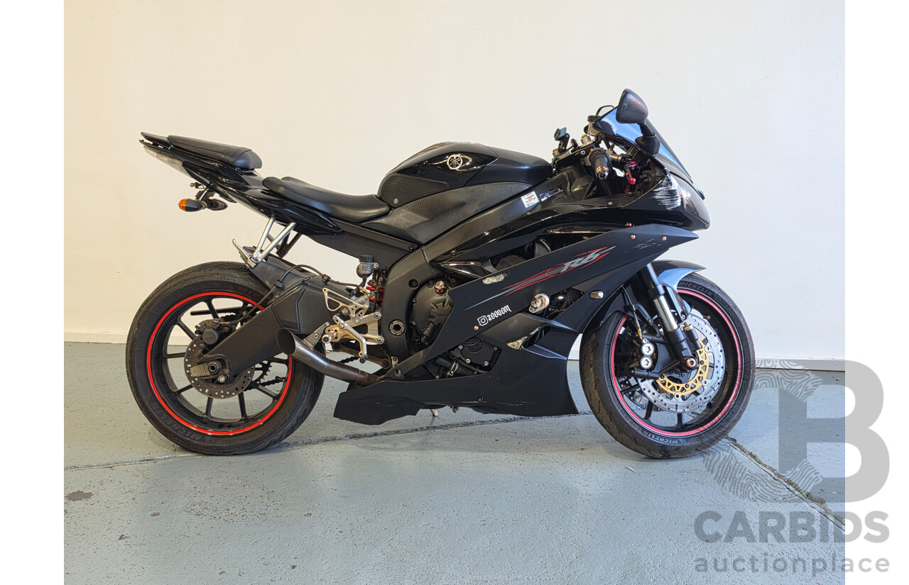 Yamaha YZR-R6 Motorcycle 599cc
