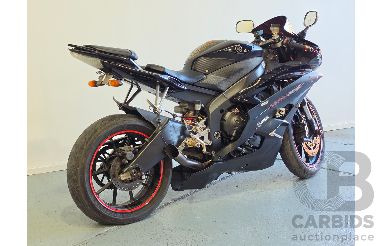 Yamaha YZR-R6 Motorcycle 599cc