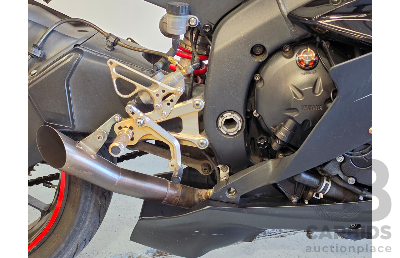 Yamaha YZR-R6 Motorcycle 599cc