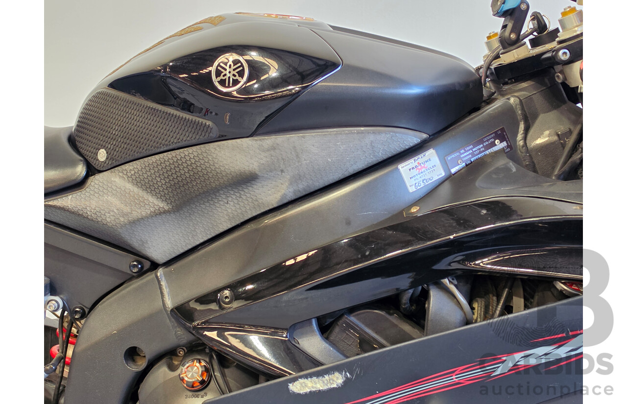 Yamaha YZR-R6 Motorcycle 599cc