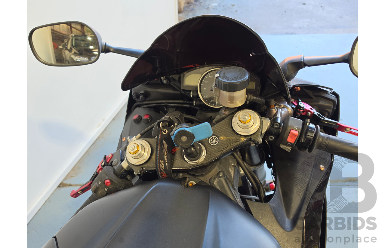 Yamaha YZR-R6 Motorcycle 599cc