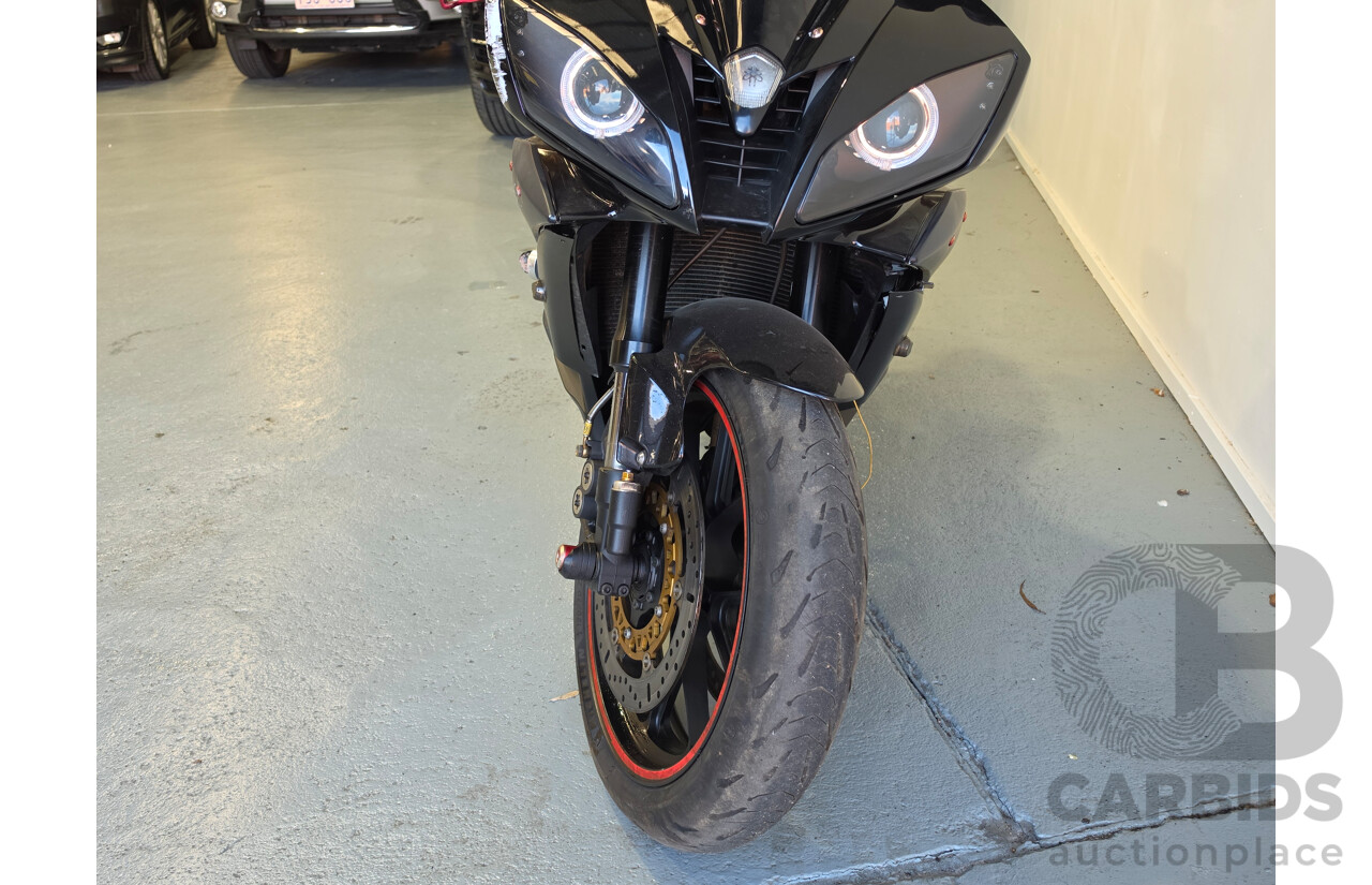 Yamaha YZR-R6 Motorcycle 599cc