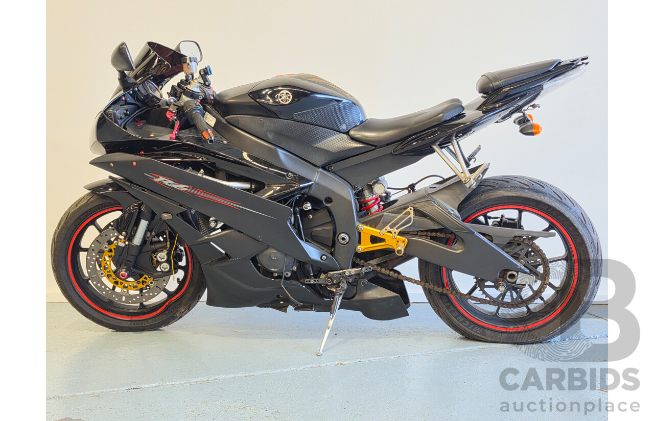 Yamaha YZR-R6 Motorcycle 599cc