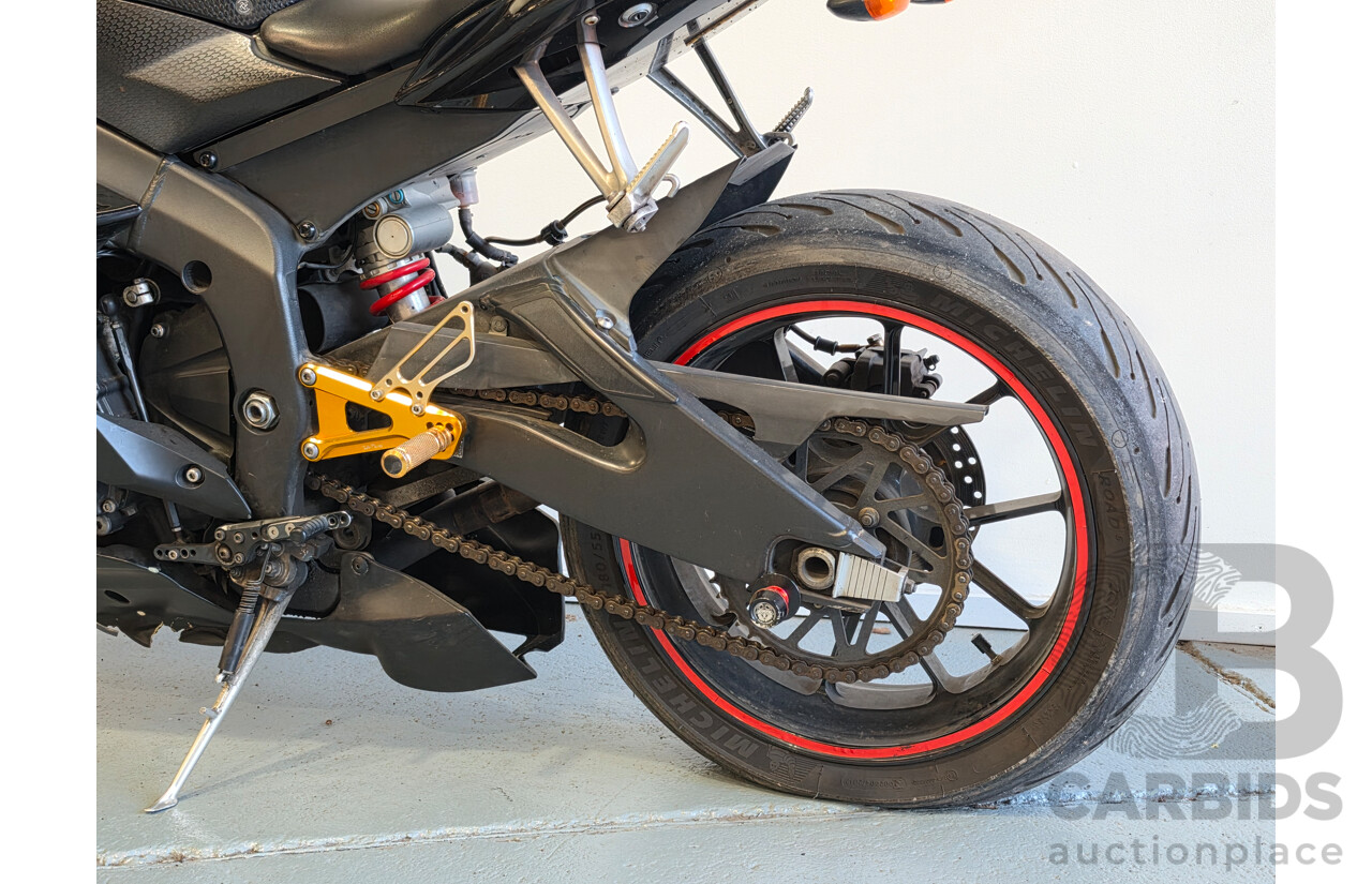 Yamaha YZR-R6 Motorcycle 599cc
