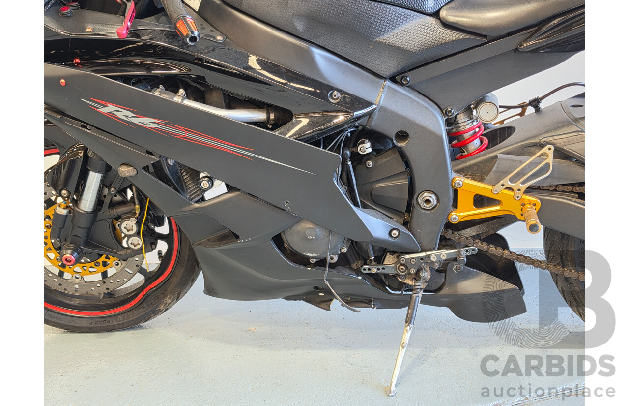 Yamaha YZR-R6 Motorcycle 599cc