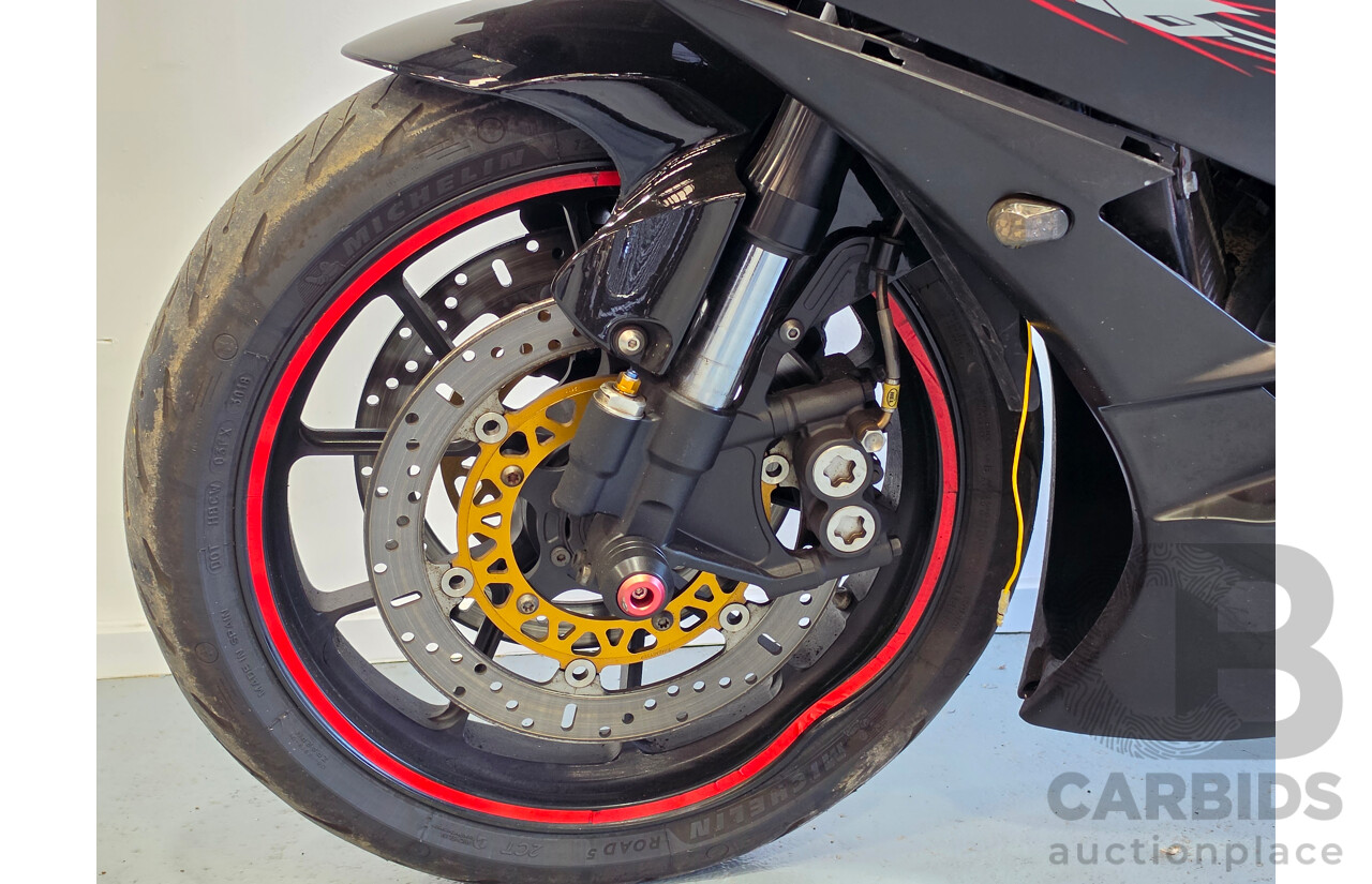 Yamaha YZR-R6 Motorcycle 599cc