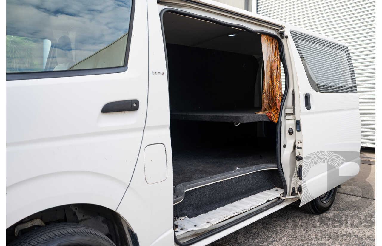 01/2007 Toyota Hiace LWB TRH201R MY07 4d Van White 2.7L