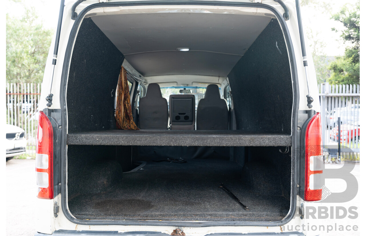 01/2007 Toyota Hiace LWB TRH201R MY07 4d Van White 2.7L