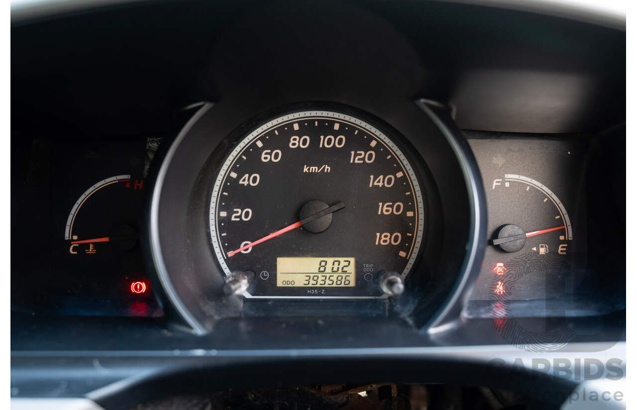 01/2007 Toyota Hiace LWB TRH201R MY07 4d Van White 2.7L