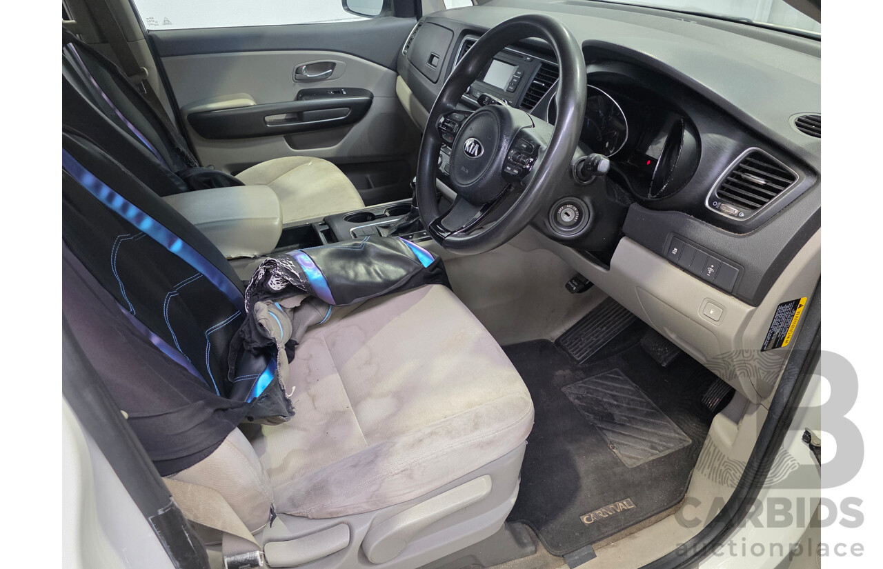 5/2016 Kia Carnival S YP MY16 4d Wagon Clear White 3.3L - 8 Seater