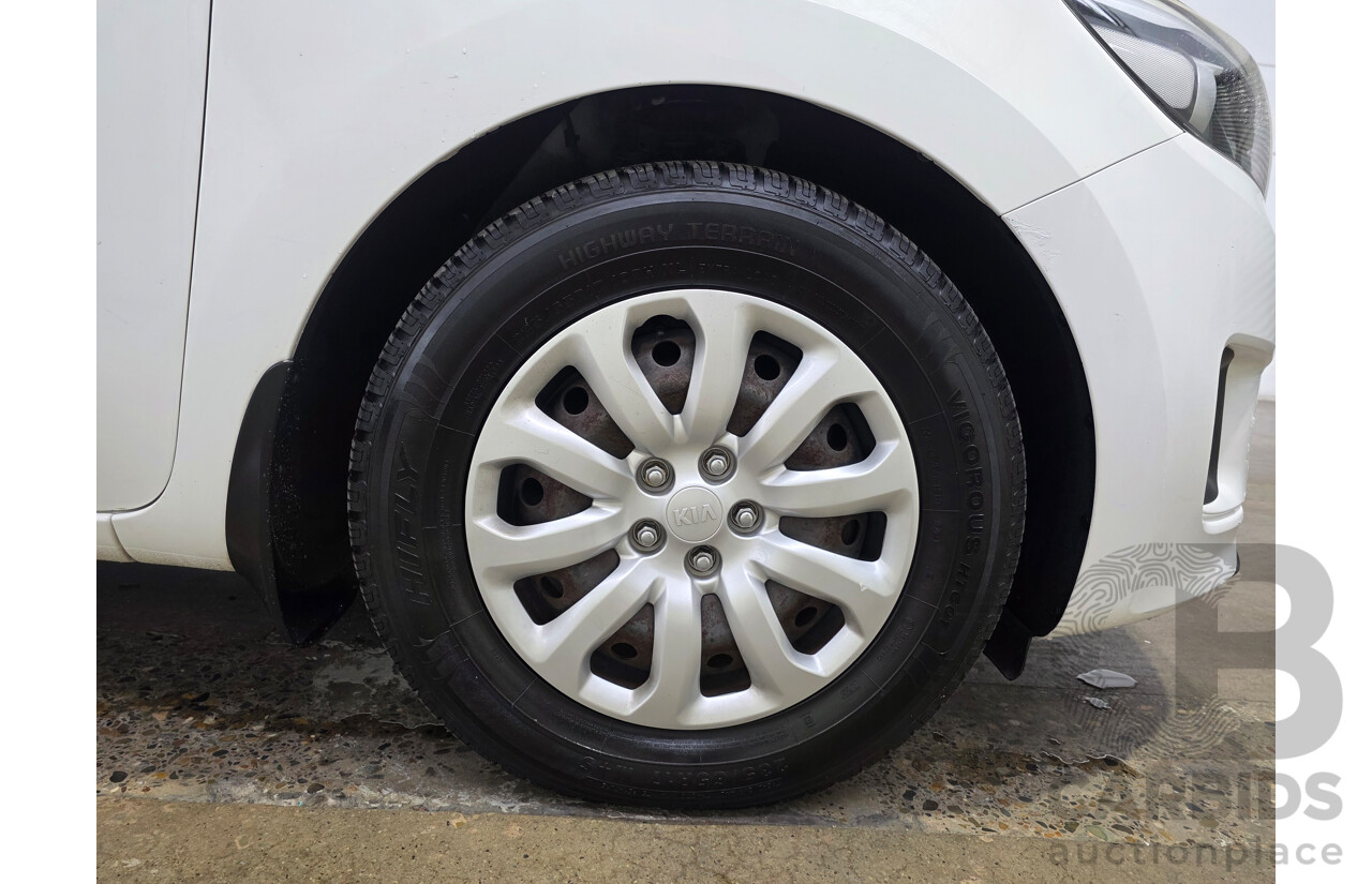 5/2016 Kia Carnival S YP MY16 4d Wagon Clear White 3.3L - 8 Seater