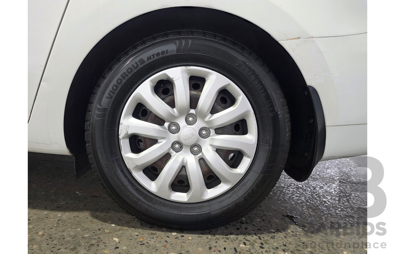 5/2016 Kia Carnival S YP MY16 4d Wagon Clear White 3.3L - 8 Seater