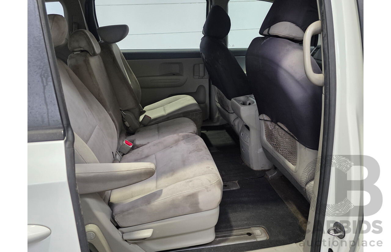 5/2016 Kia Carnival S YP MY16 4d Wagon Clear White 3.3L - 8 Seater