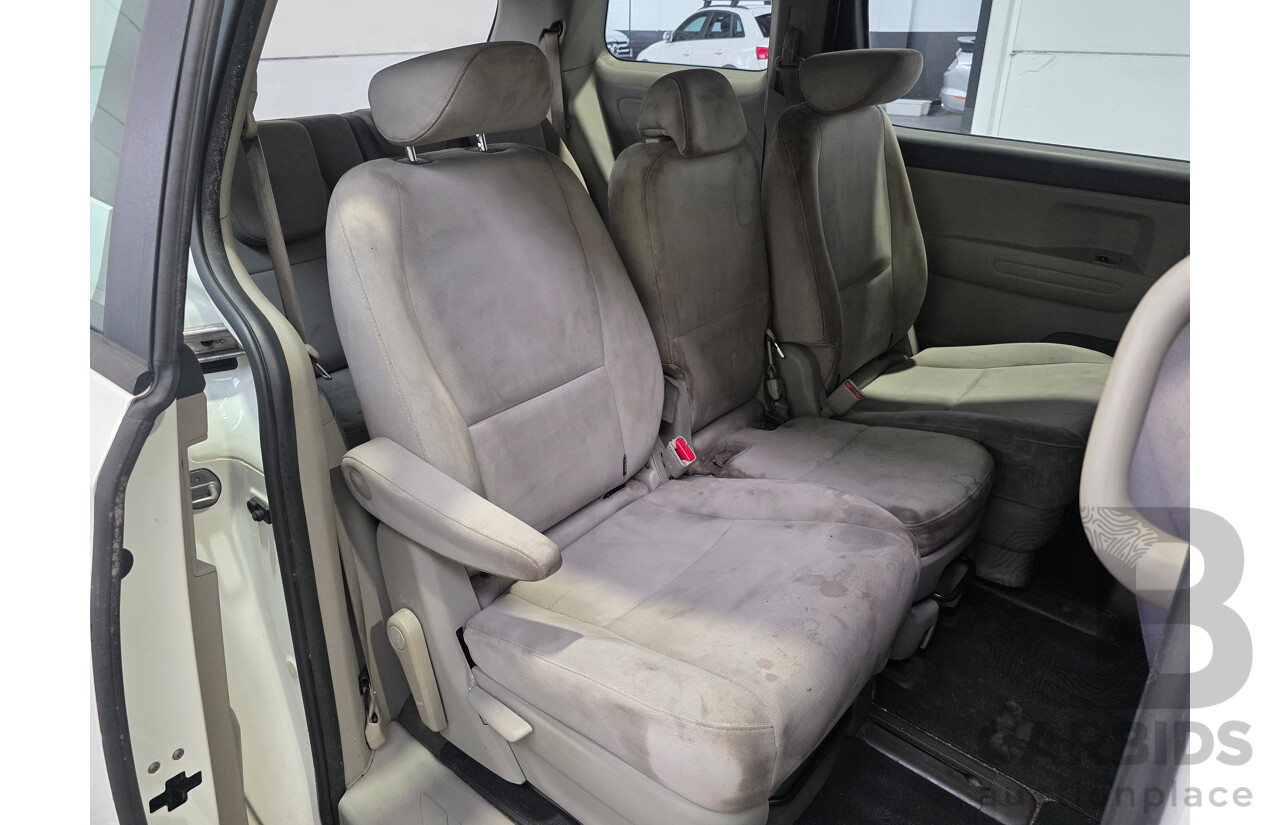 5/2016 Kia Carnival S YP MY16 4d Wagon Clear White 3.3L - 8 Seater