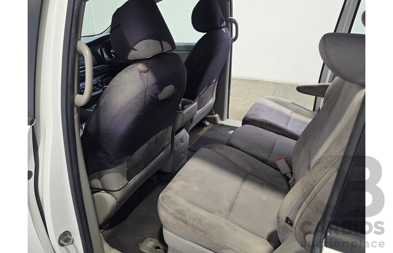 5/2016 Kia Carnival S YP MY16 4d Wagon Clear White 3.3L - 8 Seater