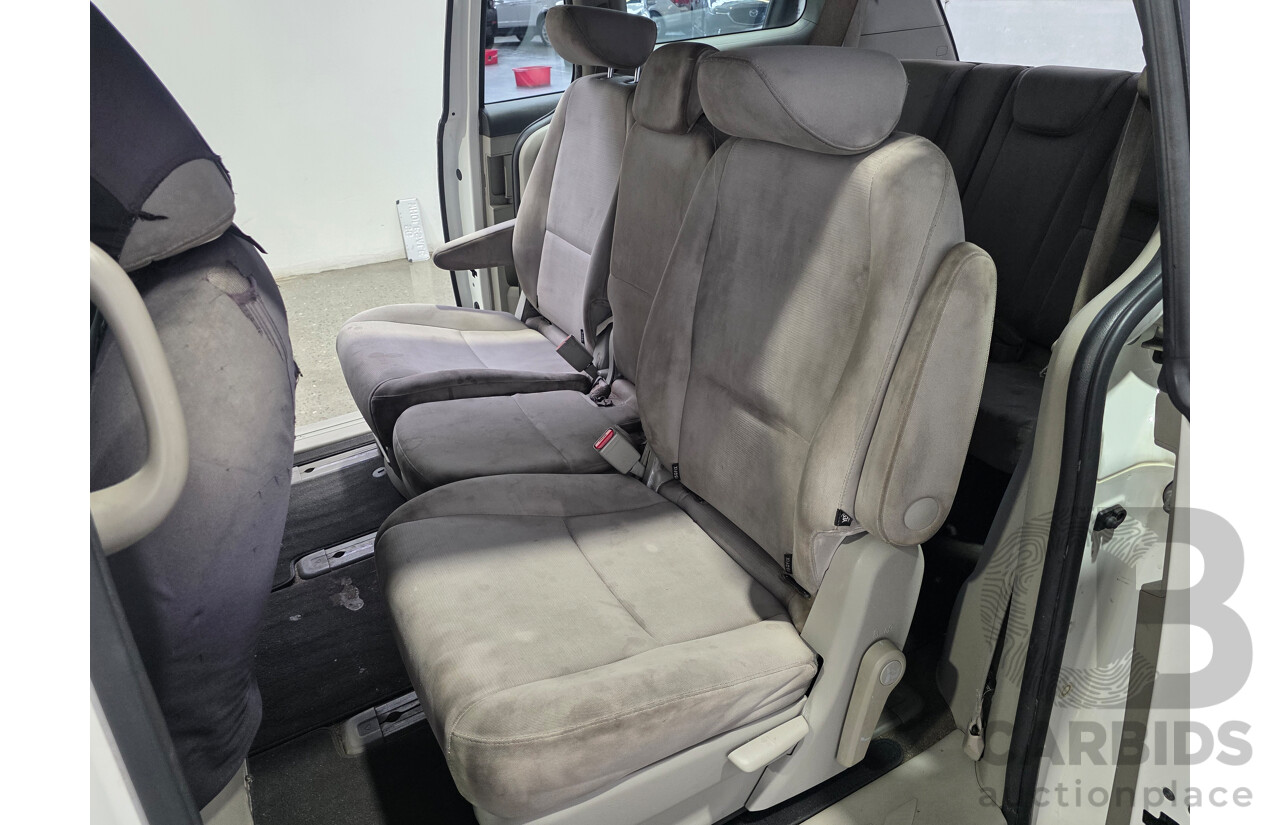 5/2016 Kia Carnival S YP MY16 4d Wagon Clear White 3.3L - 8 Seater