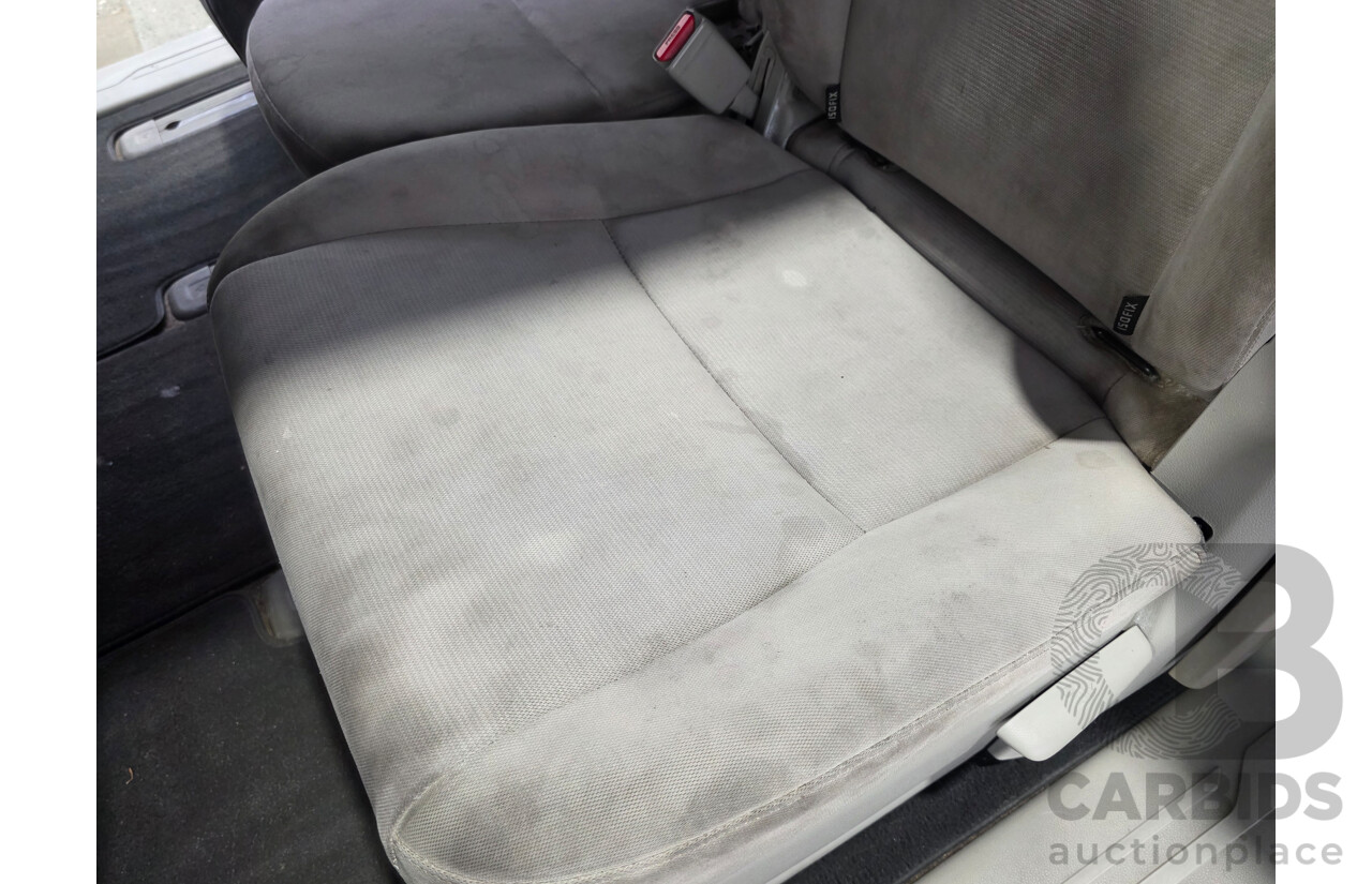 5/2016 Kia Carnival S YP MY16 4d Wagon Clear White 3.3L - 8 Seater