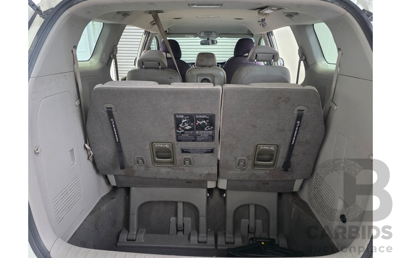 5/2016 Kia Carnival S YP MY16 4d Wagon Clear White 3.3L - 8 Seater