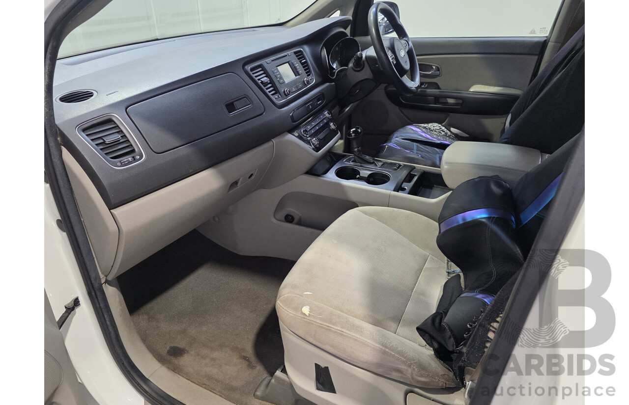 5/2016 Kia Carnival S YP MY16 4d Wagon Clear White 3.3L - 8 Seater