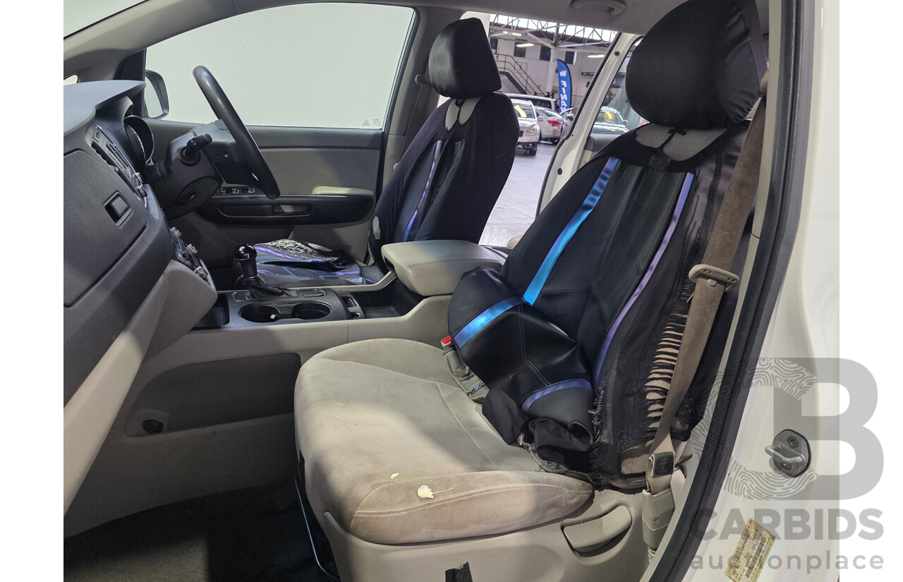 5/2016 Kia Carnival S YP MY16 4d Wagon Clear White 3.3L - 8 Seater