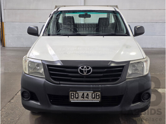 1660523 · 3/2012 Toyota Hilux Workmate TGN16R MY12 Cab Chassis White Petrol 2.7L